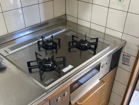 ガスコンロを設置したあとのキッチン